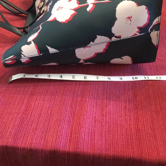 SOLD! NWT Tory Burch Floral Tote Bag -Dark Green Leather - Picture 4 of 16